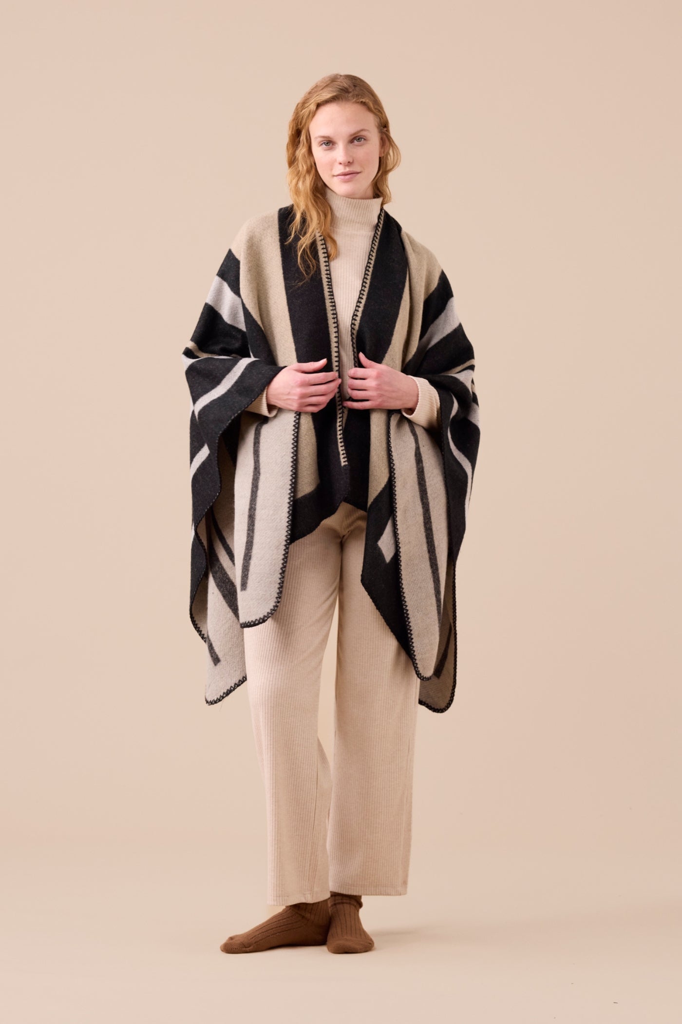 Mantella Double-Face Righe Abbigliamento noidinotte Taglia Unica Beige/Nero