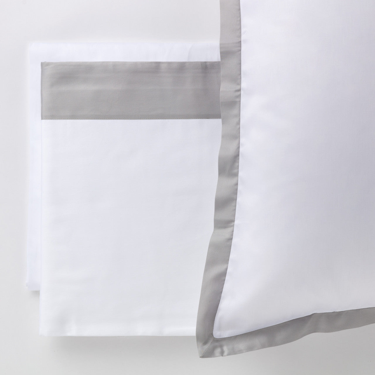 Completo Lenzuola Raso 300TC Bordino Suite Letto Reevèr Matrimoniale Bianco Neve