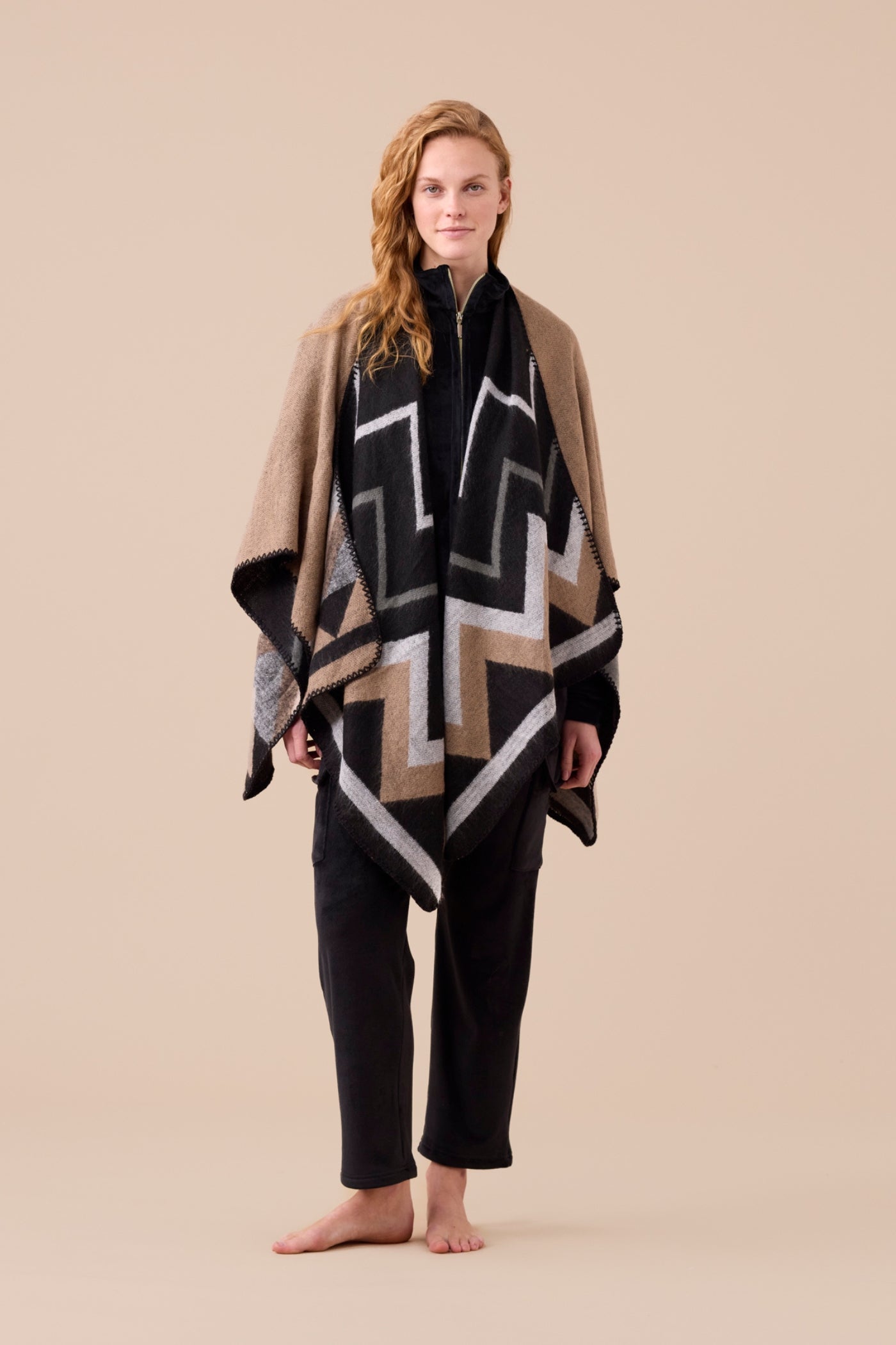 Mantella Double-Face ZigZag Abbigliamento noidinotte Taglia Unica Beige/Nero