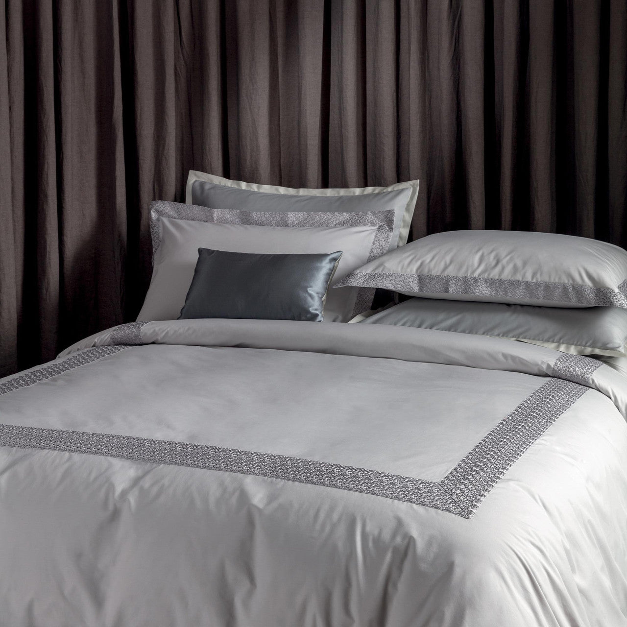 Parure Copripiumino Percalle Ricamato Ritz Letto Reevèr