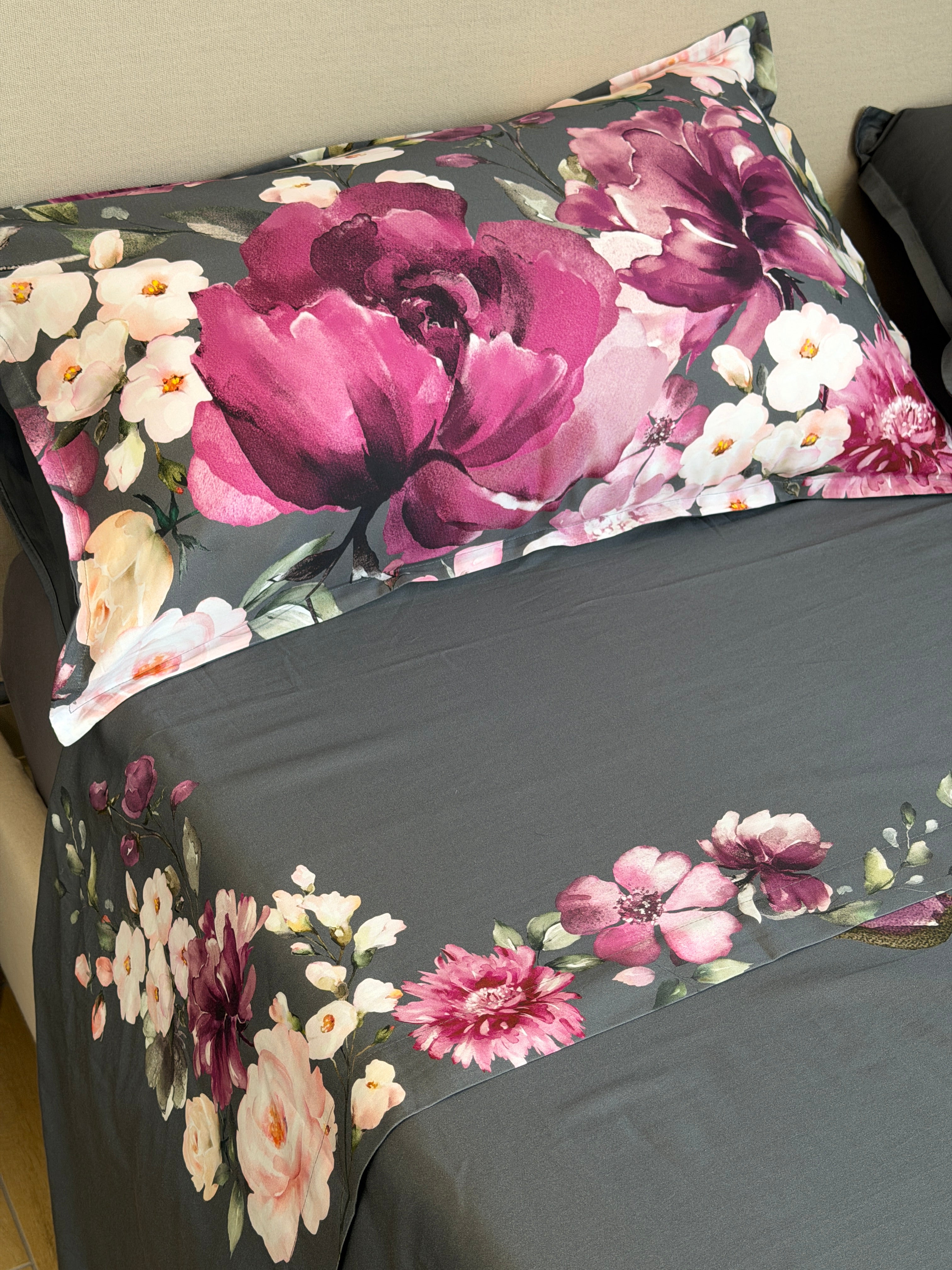 Parure Lenzuola Copriletto Raso 300TC FIORI SUL LETTO - VIOLA Letto Moreali Tessile Casa