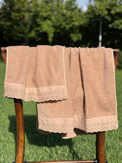 Set Asciugamani Bordo Sangallo Bagno Moreali Tessile Casa 60 x 100 / 40 x 60 Fard