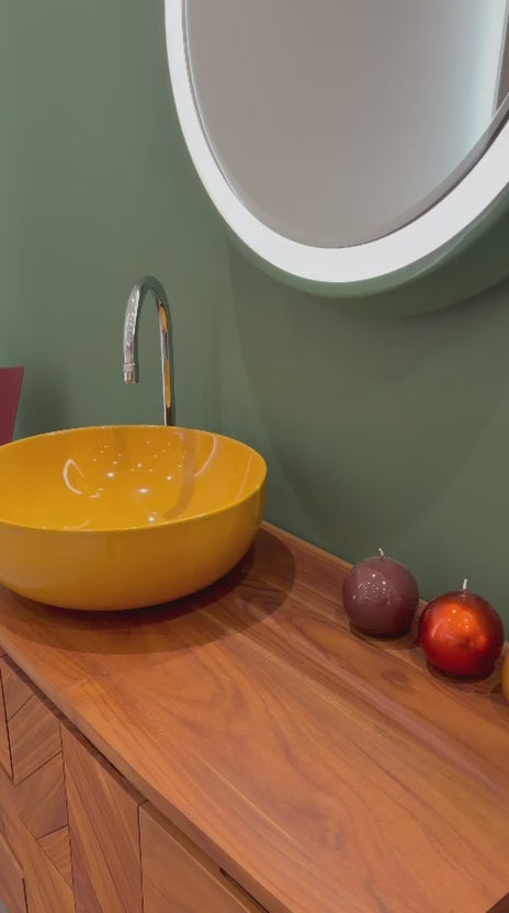 Carica il video: 